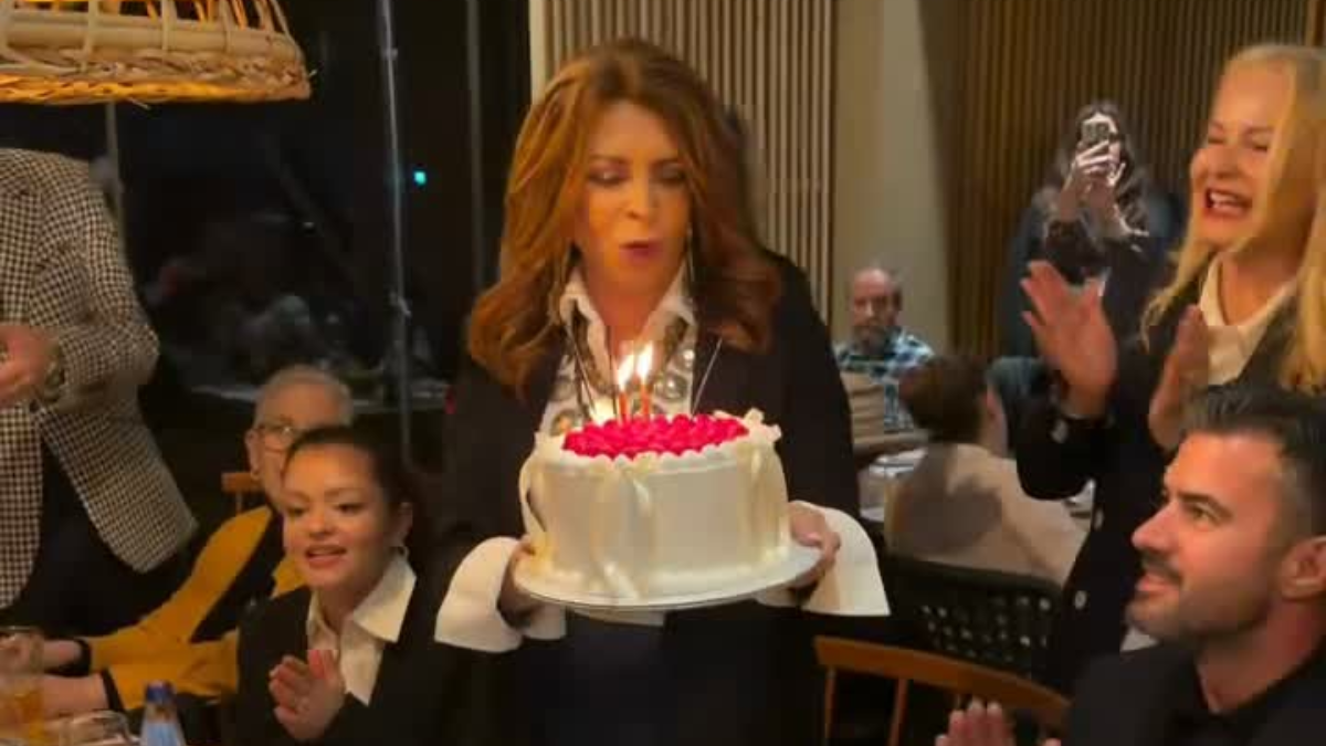 Μιμή Ντενίση: Γενέθλια αγκαλιά με την κόρη της στο Μεσολόγγι μετά τη μεγάλη παράσταση