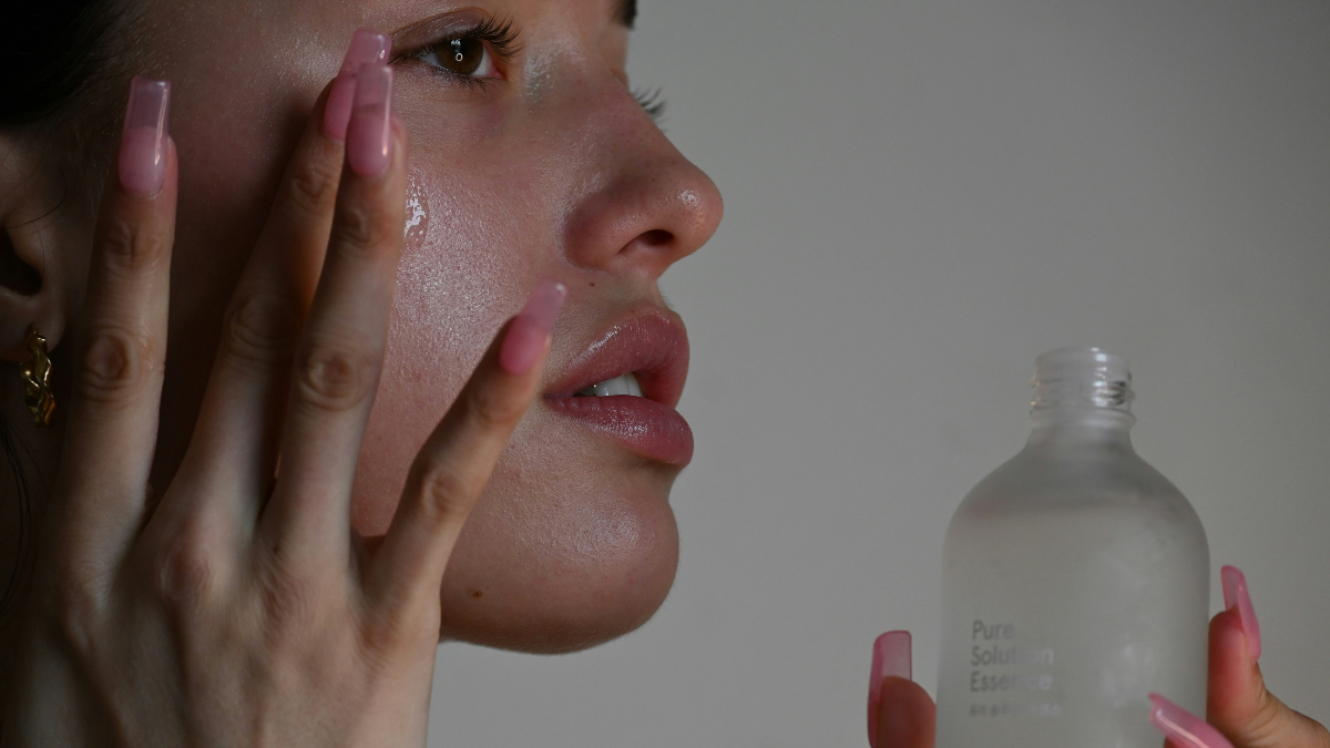Glass Skin at Home: Τα 5 βήματα για λαμπερή επιδερμίδα χωρίς επεμβάσεις