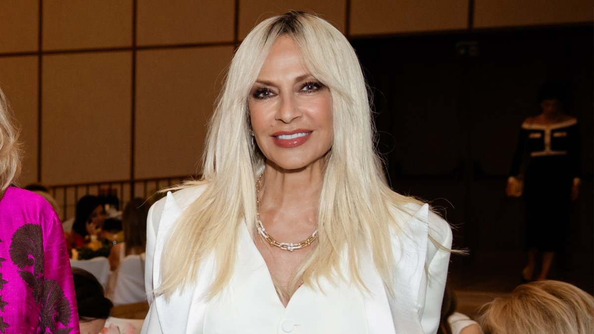 Άννα Βίσση: Το total white look σε φιλανθρωπικό gala που έκλεψε τις εντυπώσεις
