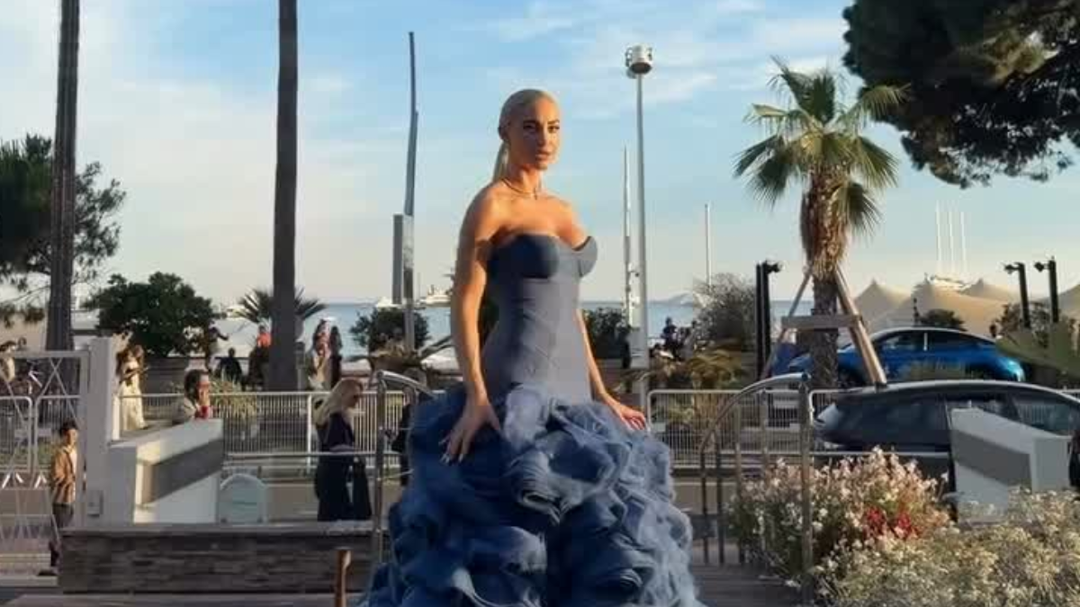 Ιωάννα Τούνη στις Κάννες: Το μπλε couture φόρεμα που χρειάστηκε… δική του βαλίτσα!