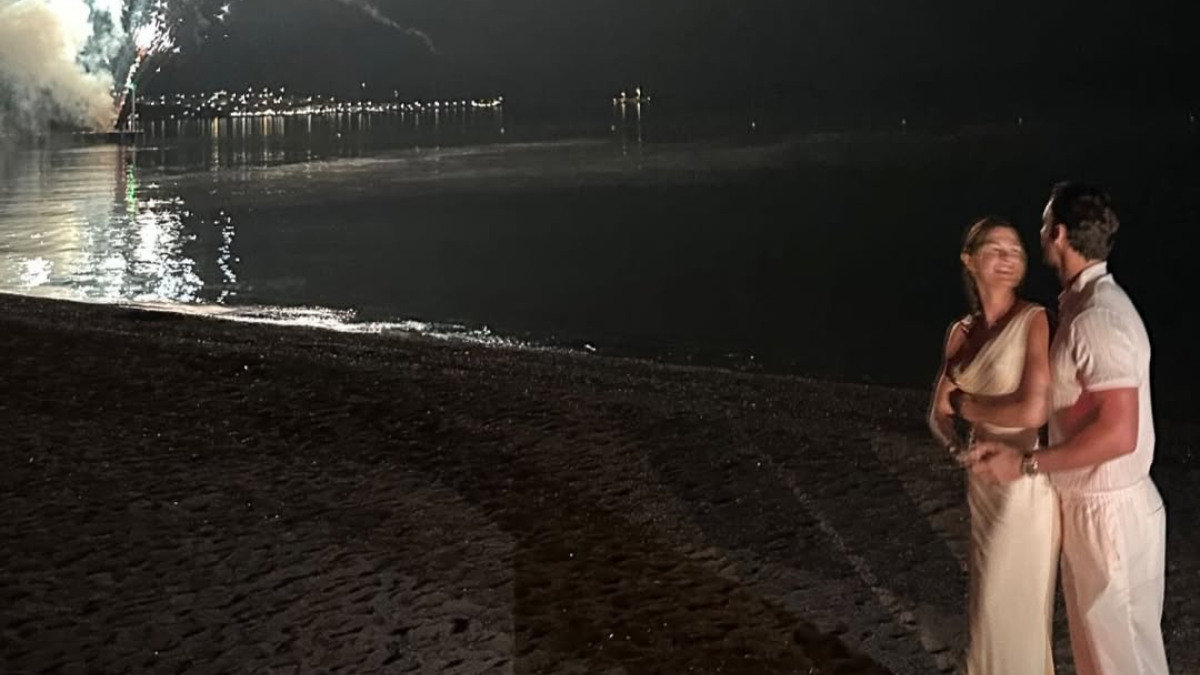 Αμαλία Κωστοπούλου – Τζέικ Μέντγουελ: To λαμπερό beach πάρτι πριν τον γάμο στην Ελλάδα