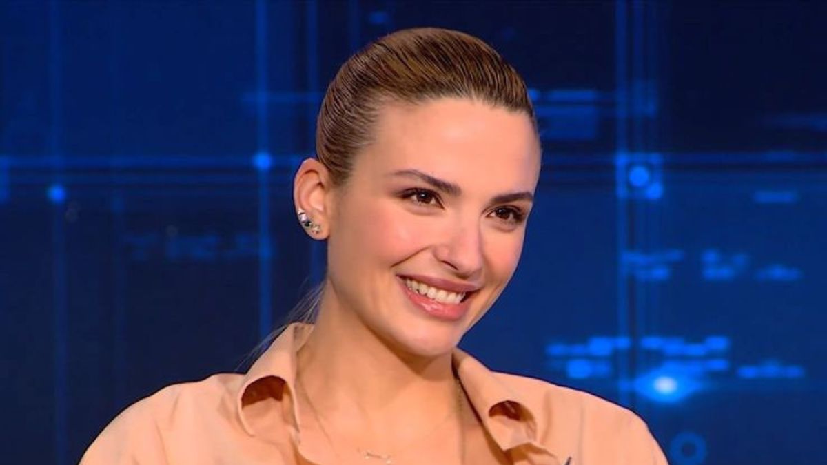 Κατερίνα Λιόλιου για Μαρινέλλα: «Επαναστάτησε και έκανε πρωτοποριακά πράγματα. Θα ήθελα η φωνή μου να μοιάζει με τη δική της»