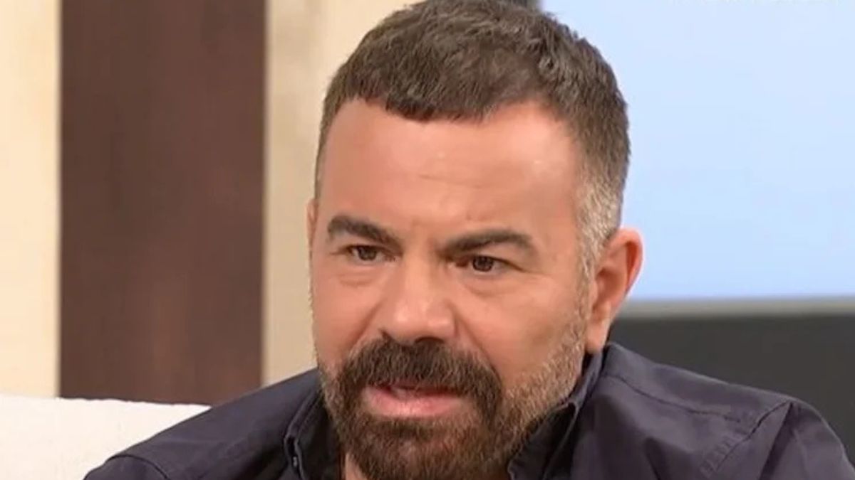 Βασίλης Καλλίδης: «Κινδύνεψα σωματικά. Μας πήγαν οι τελευταίοι κανίβαλοι του κόσμου σε ενεργό ηφαίστειο»