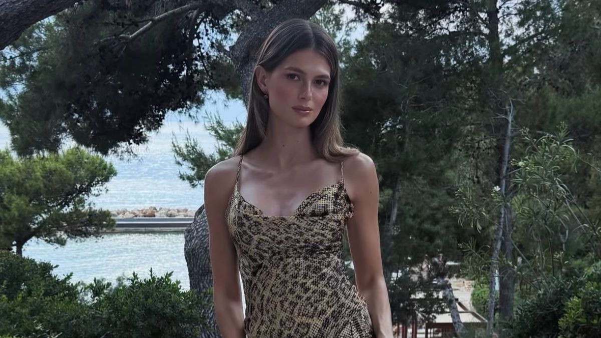 Αμαλία Κωστοπούλου: Η εμφάνιση με vintage φόρεμα της Τζένης Μπαλατσινού που έκλεψε τις εντυπώσεις
