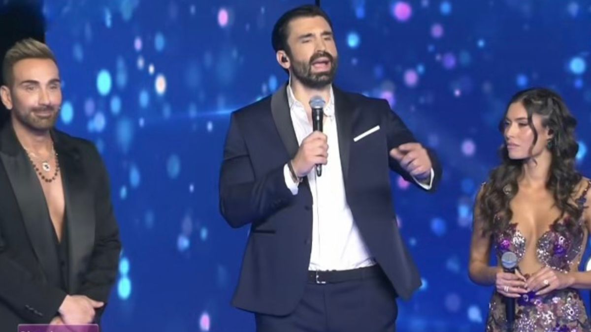 J2US: Το ξέσπασμα του Ηλία Γκότση – «Είμαστε από τα λίγα ζευγάρια που μόνο δεν έχουμε βγει στη σκηνή με κατακόρυφο»