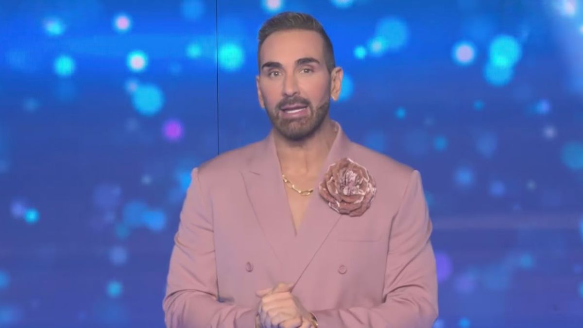 J2US: Με «άρωμα» Eurovision ξεκίνησε ο ημιτελικός με τον Νίκο Κοκλώνη να εντυπωσιάζει
