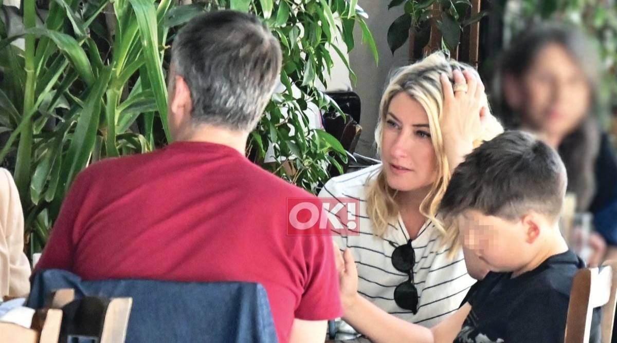 Σία Κοσιώνη – Κώστας Μπακογιάννης: Η πρώτη έξοδος με τον γιο τους μετά το «διαζύγιό» της από τον ΣΚΑΪ