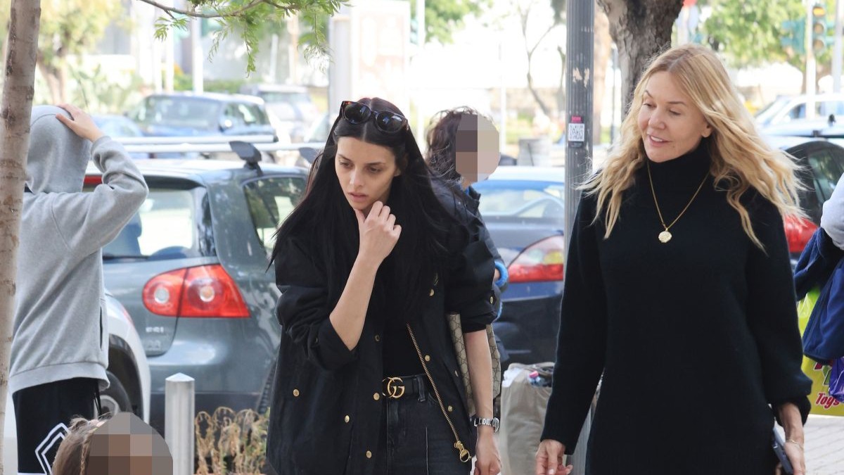 Χριστίνα Παππά: Για shopping στη Γλυφάδα με την Άννα Μπεζάν και την εγγονή της