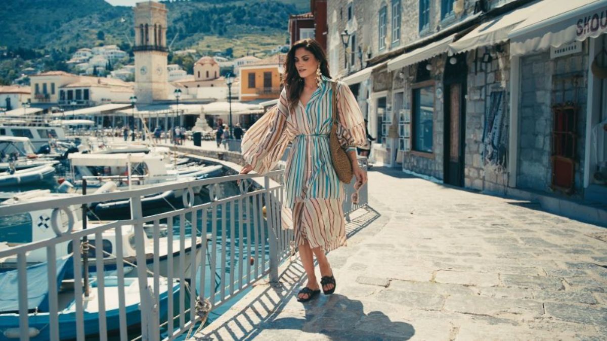 Μαίρη Συνατσάκη: Η νέα της καμπάνια, φέρνει άρωμα καλοκαιριού!