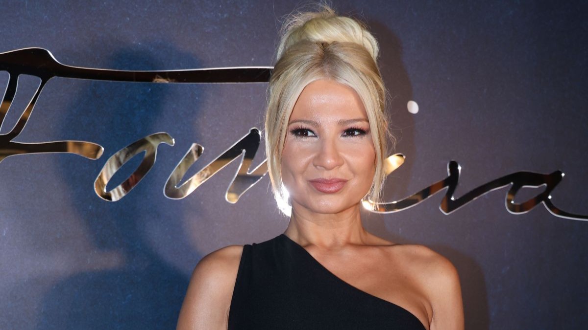 Φαίη Σκορδά: To μαύρο one shoulder φόρεμα που ξεχώρισε στο event της MEYIA