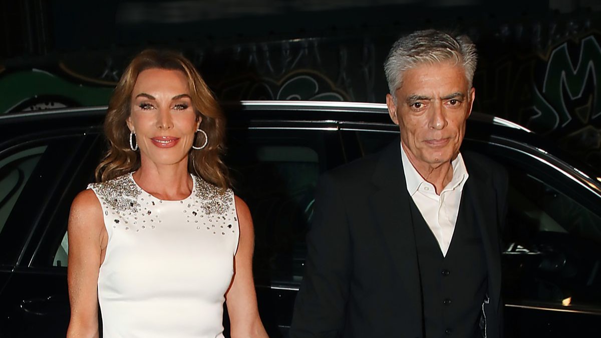 Τατιάνα Στεφανίδου: Η elegant εμφάνιση με το λευκό mini φόρεμα στο πάρτι του Κωνσταντίνου Αργυρού