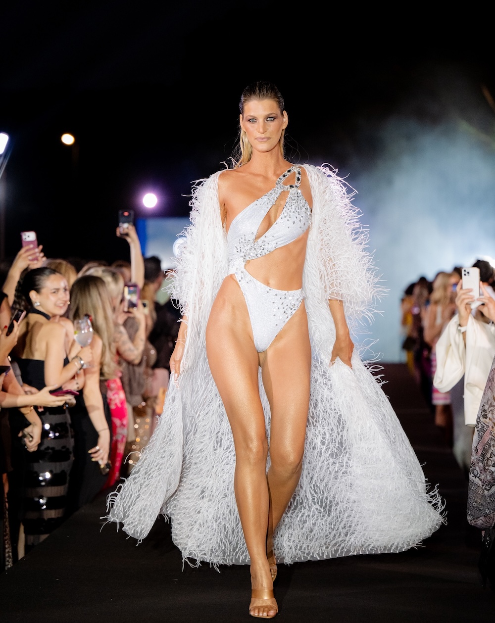 η Αθηναϊκή Ριβιέρα έγινε disco catwalk
