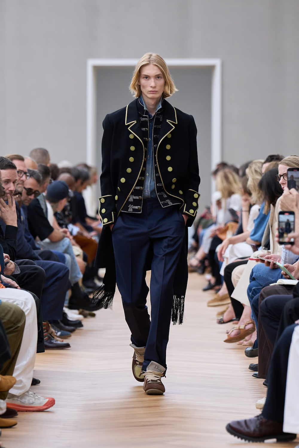 Military jacket και loafers