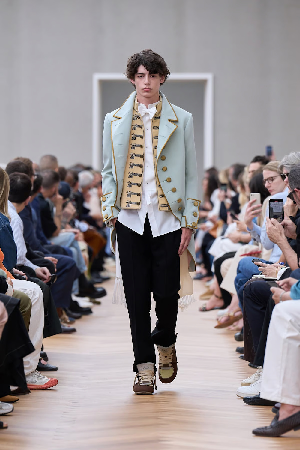 Military jacket και loafers