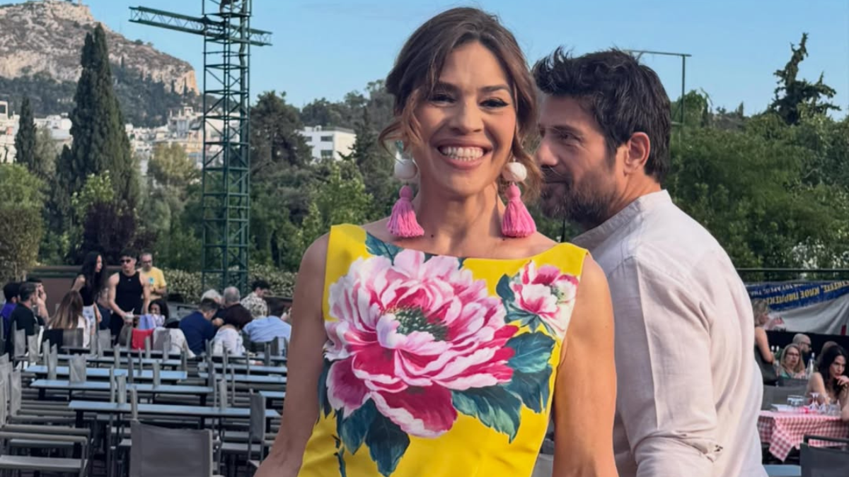 Ναταλία Δραγούμη: Με το πιο εντυπωσιακό floral φόρεμα της σεζόν στο θέατρο Άλσος