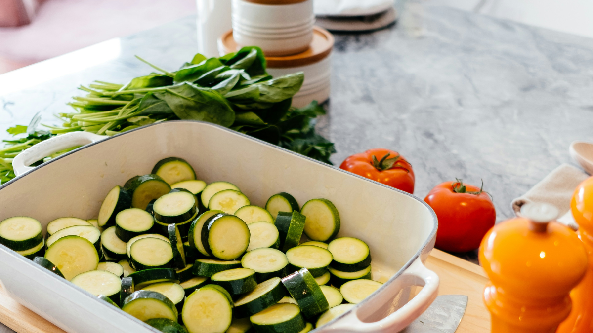 Τραγανά κολοκυθάκια στο air fryer με δροσερό γιαούρτι dip
