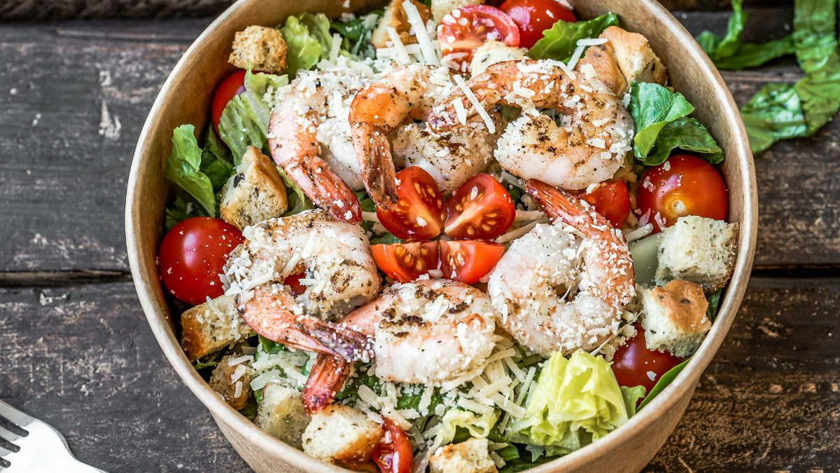 Το απόλυτο healthy comfort bowl: Κινόα με γαρίδες και πολύχρωμα λαχανικά