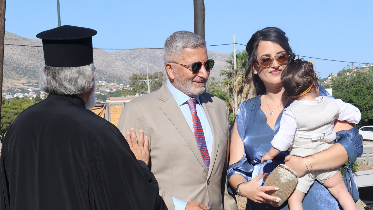 Γιώργος Πατούλης – Νάνσυ Κοιλού: Η βάφτιση του γιου τους σε οικογενειακό και συγκινητικό κλίμα – Φωτογραφίες
