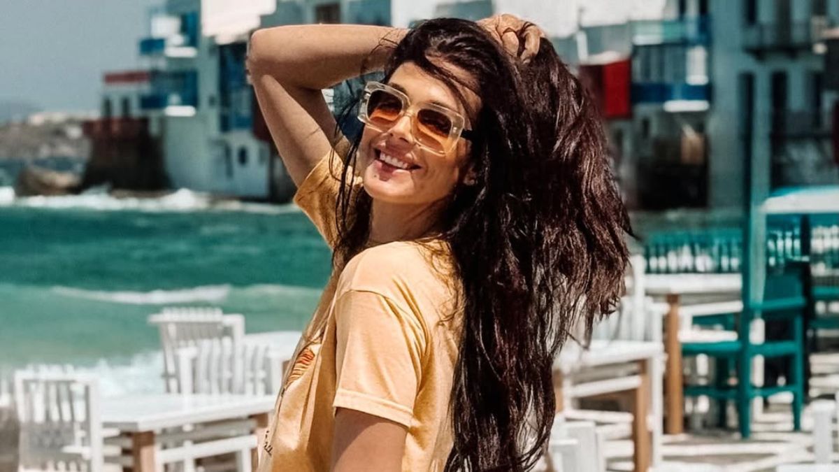 Ιωάννα Τριανταφυλλίδου: Καλλίγραμμη και κούκλα με μπικίνι στις πρώτες της καλοκαιρινές βουτιές