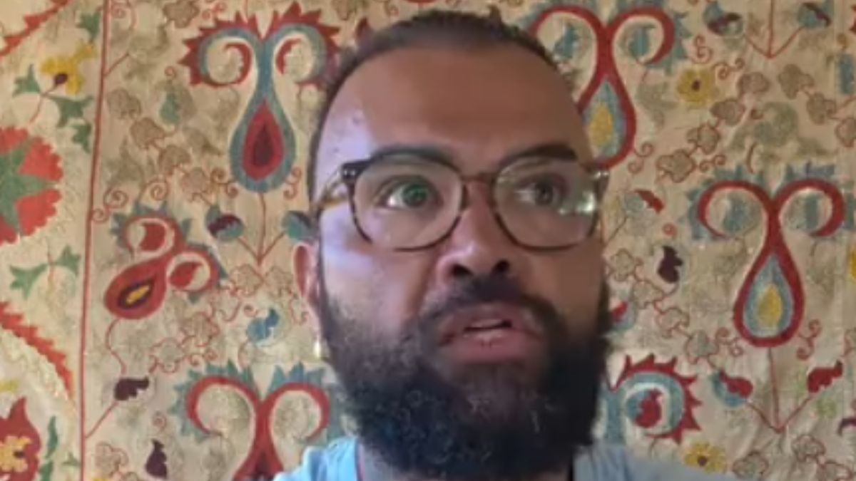 Περικλής Κονδυλάτος: Άστραψε και βρόντηξε για το νυφικό της Αθηνάς Οικονομάκου
