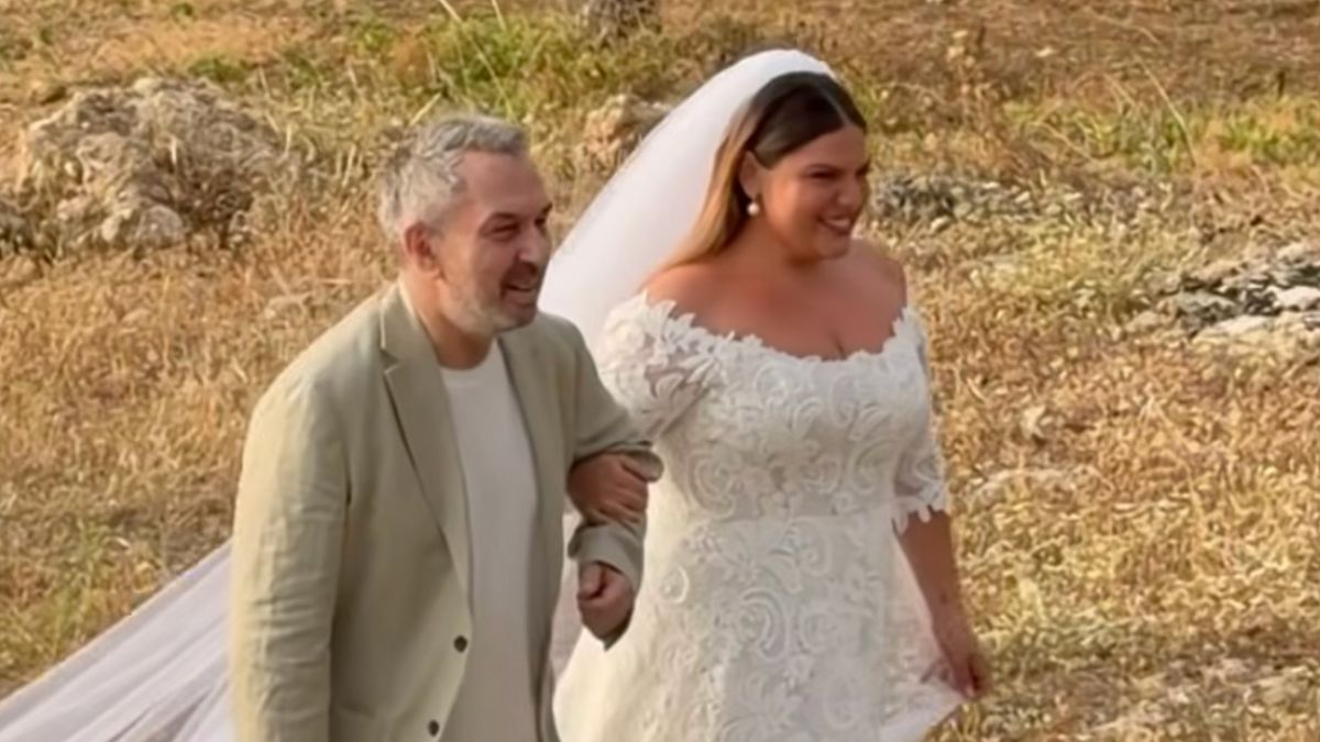 Χρήστος Χατζηπαναγιώτης για τον γάμο της Δανάης Μπάρκα: «Χαίρομαι πολύ που είναι ευτυχισμένη. Δεν ήταν στα όνειρά μου να τη δω νύφη»