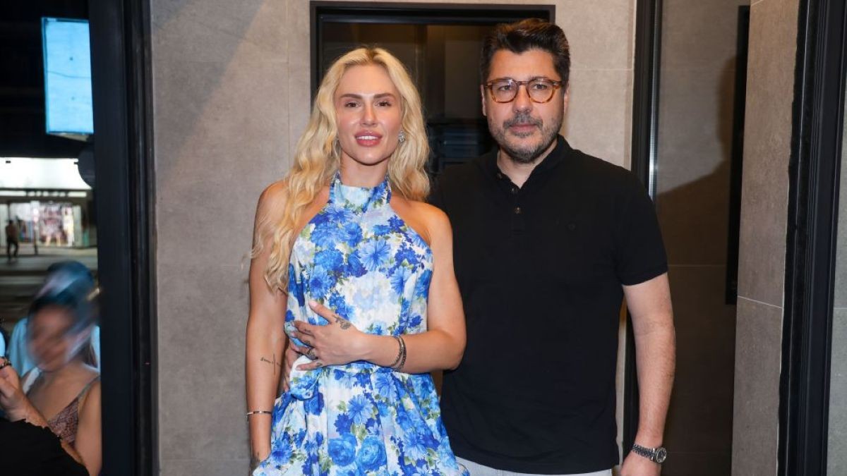 Έλενα Τσαγκρινού – Λάμπρος Κωνσταντάρας: Νέα κοινή έξοδος του ζευγαριού σε θεατρική πρεμιέρα!