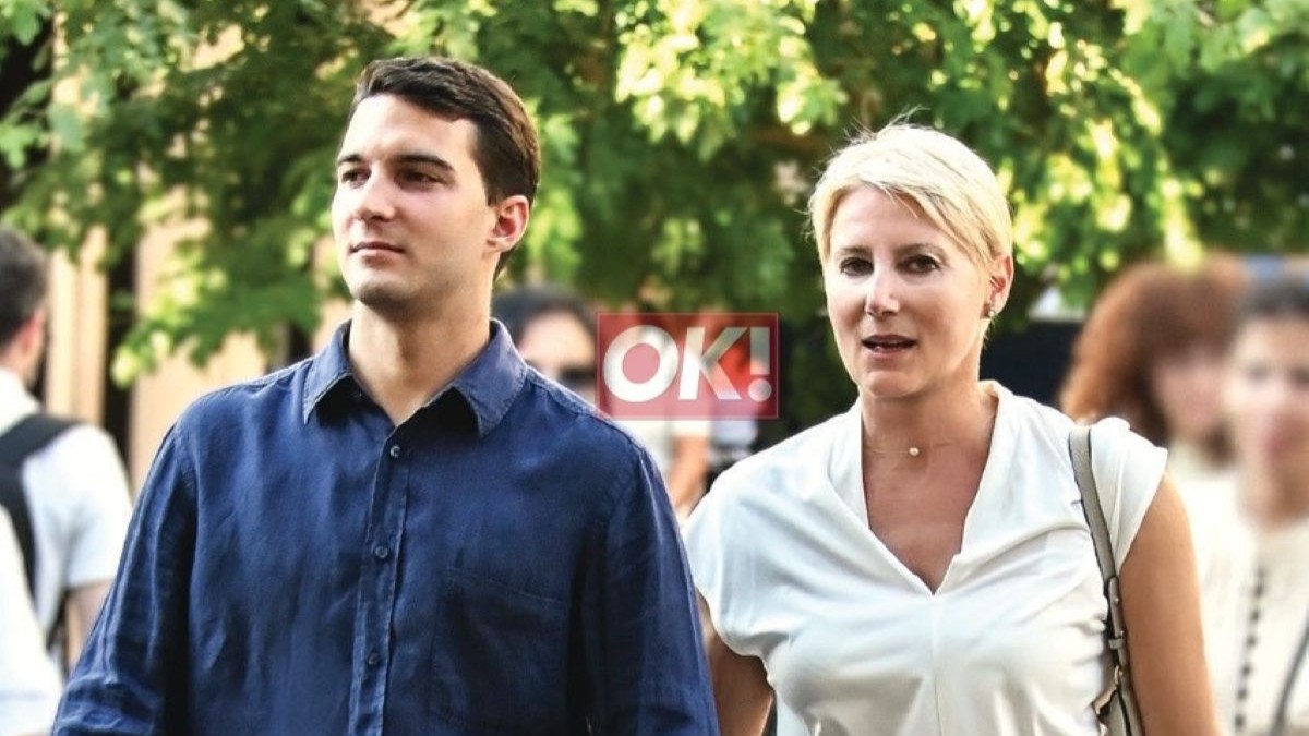 Νατάσα Παζαΐτη: Βόλτα στο κέντρο της Αθήνας μαζί με τον γιο της, Αλέξανδρο