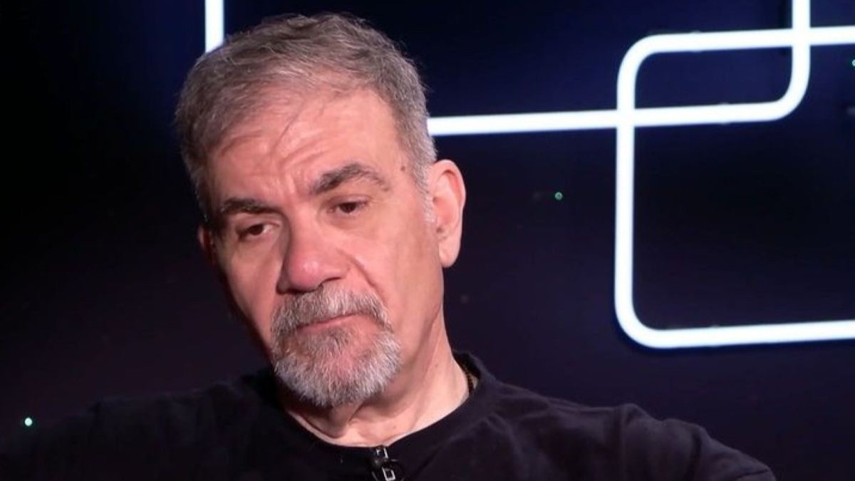 Δημήτρης Σταρόβας: Η συγκλονιστική εξομολόγηση για τα παιδικά του χρόνια – «Ο πατέρας μου με το που έμεινε η μητέρα μου έγκυος, την έκανε»