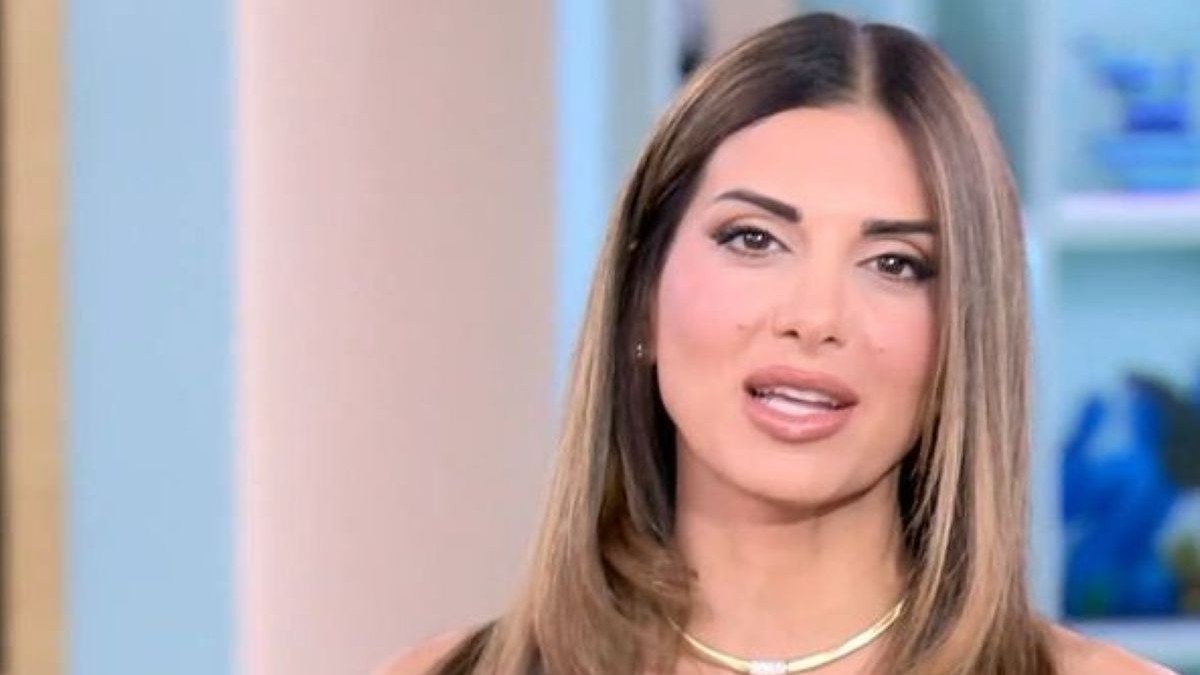 Σταματίνα Τσιμτσιλή: Η γενέθλια έκπληξη στο πλατό του Happy Day και η ροζ τούρτα με το όνομά της