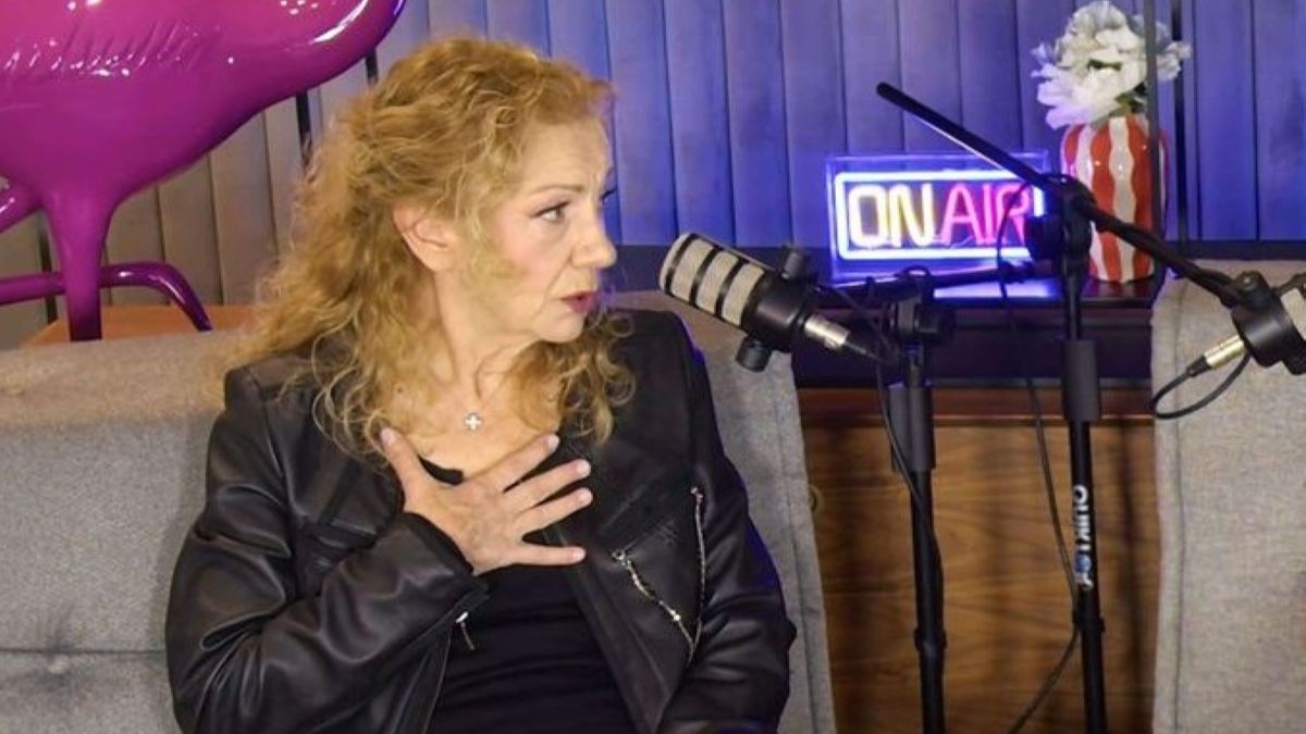 Η εξομολόγηση της Πέμης Ζούνη: «Ο μπαμπάς μου πέθανε όταν ήμουν 11 ετών. Είχα θυμό γιατί δεν με άφησαν να πάω στην κηδεία του»