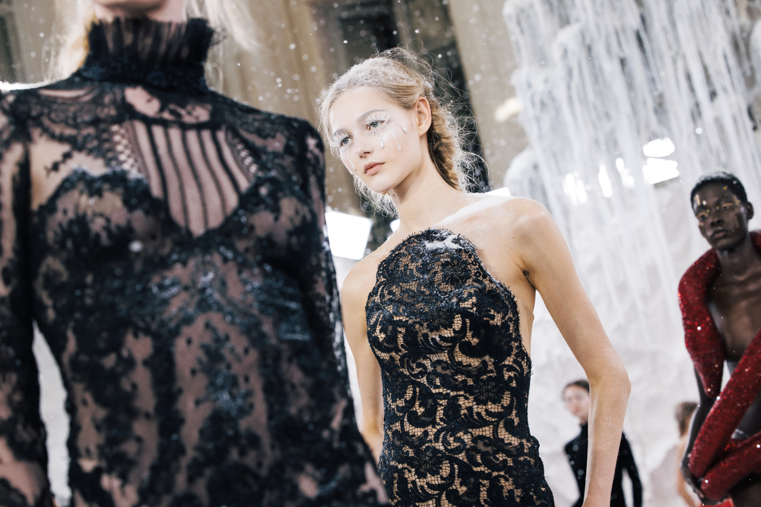 «Frozen Eden»: H beauty τάση που έκλεψε τις εντυπώσεις στο fashion show της Celia Kritharioti