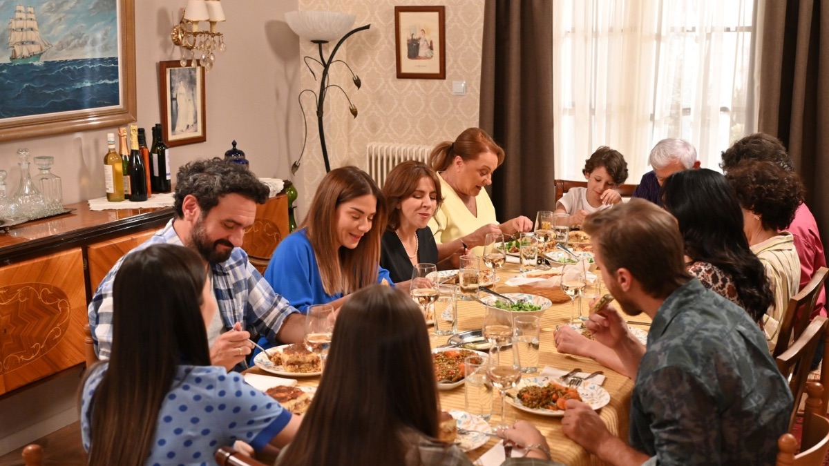 Το σόι σου – Νέα επεισόδια, νέες ξεκαρδιστικές περιπέτειες
