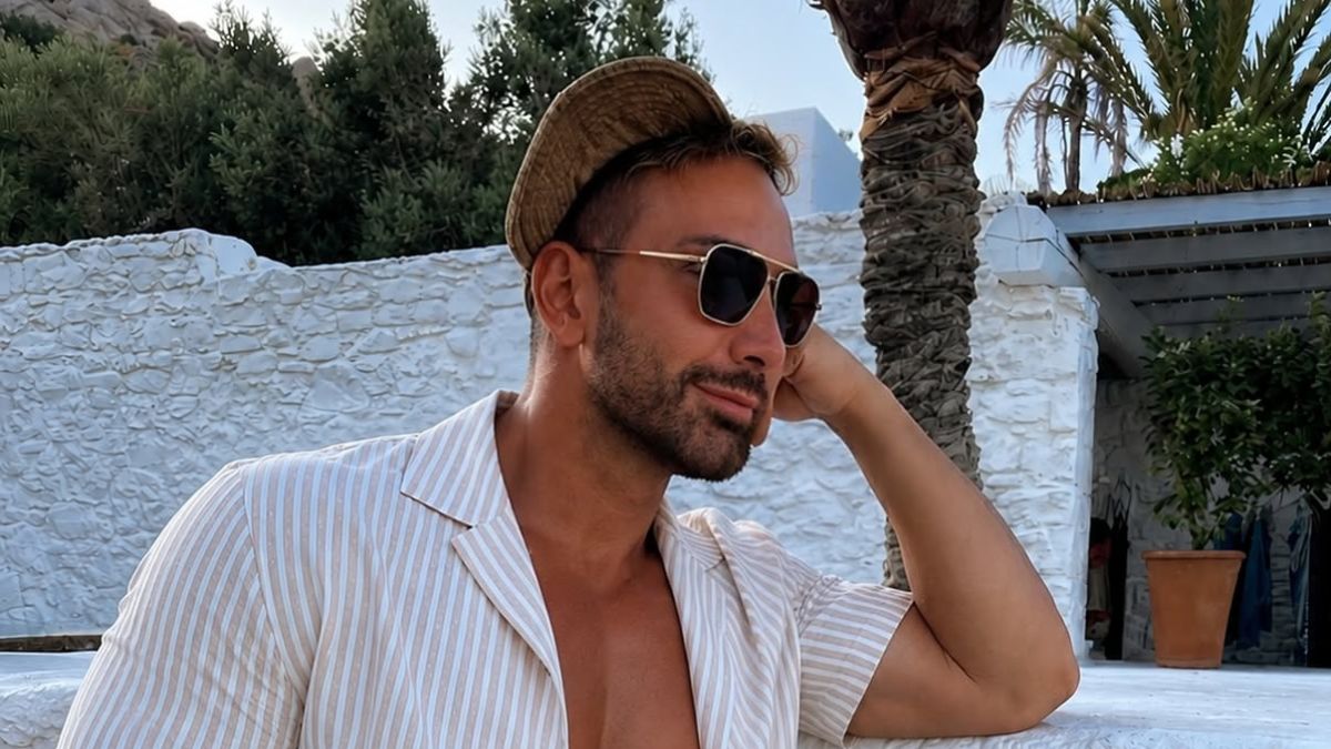 Νίκος Κοκλώνης: «Πιστεύετε στους καλοκαιρινούς έρωτες;» – Η ανάρτησή του από τη Μύκονο