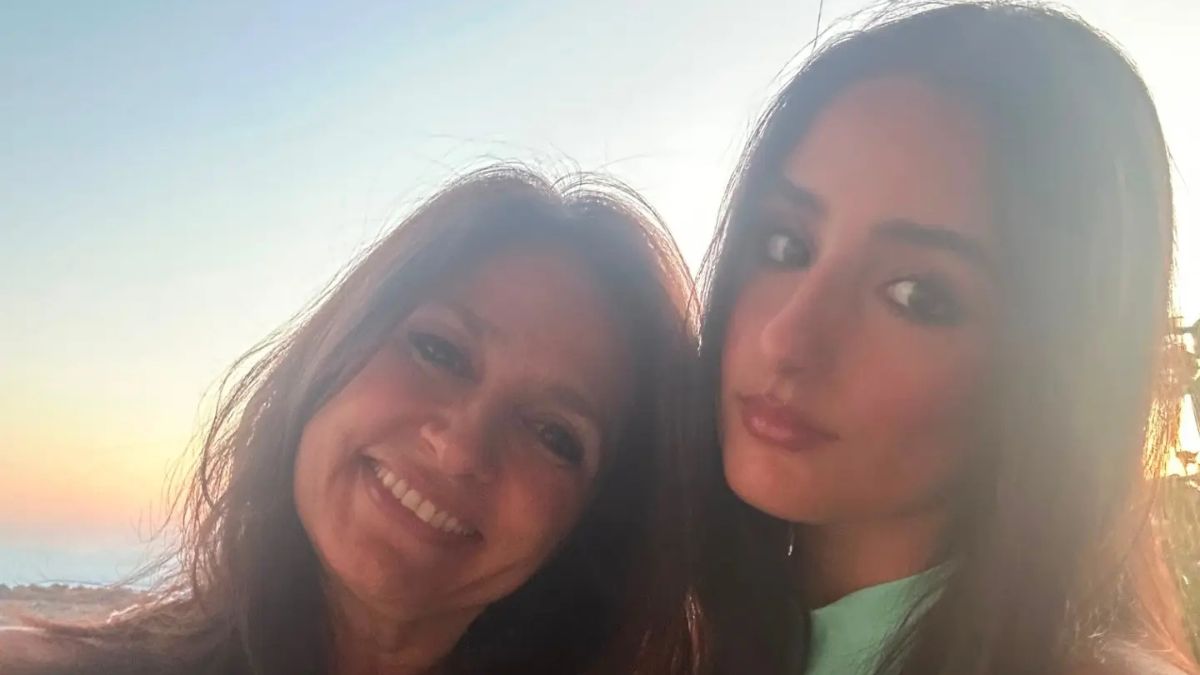 Βάσω Γουλιελμάκη: Ξεκίνησε τις διακοπές της μαζί με την κόρη της στη Τζια