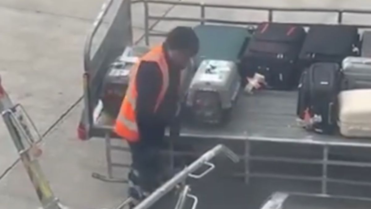 Έλληνας υπάλληλος αεροδρομίου γίνεται viral με μια τρυφερή του πράξη