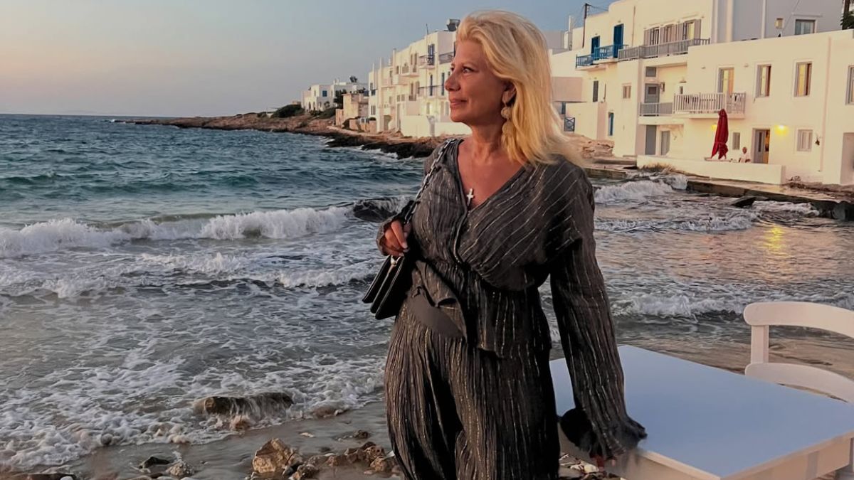 Ζήνα Κουτσελίνη: Στις παραλίες της Πάρου για βουτιές
