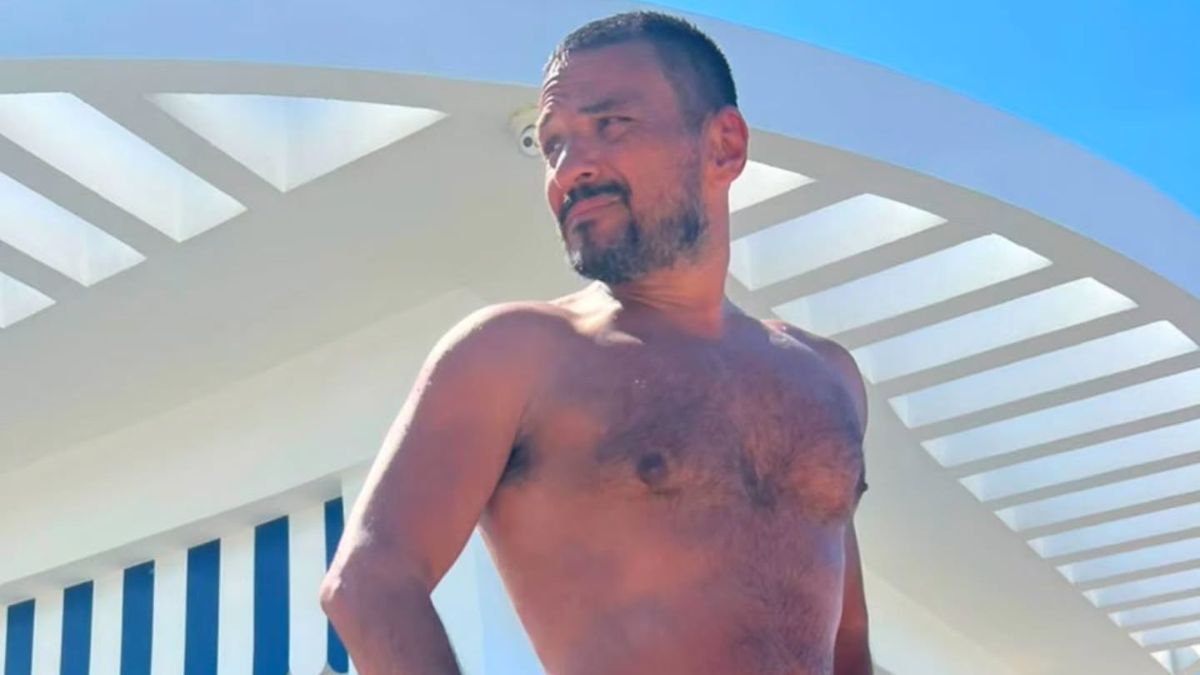 Κώστας Τσουρός: Επέστρεψε στο νησί του τη Σκιάθο – Ο ξέφρενος χορός