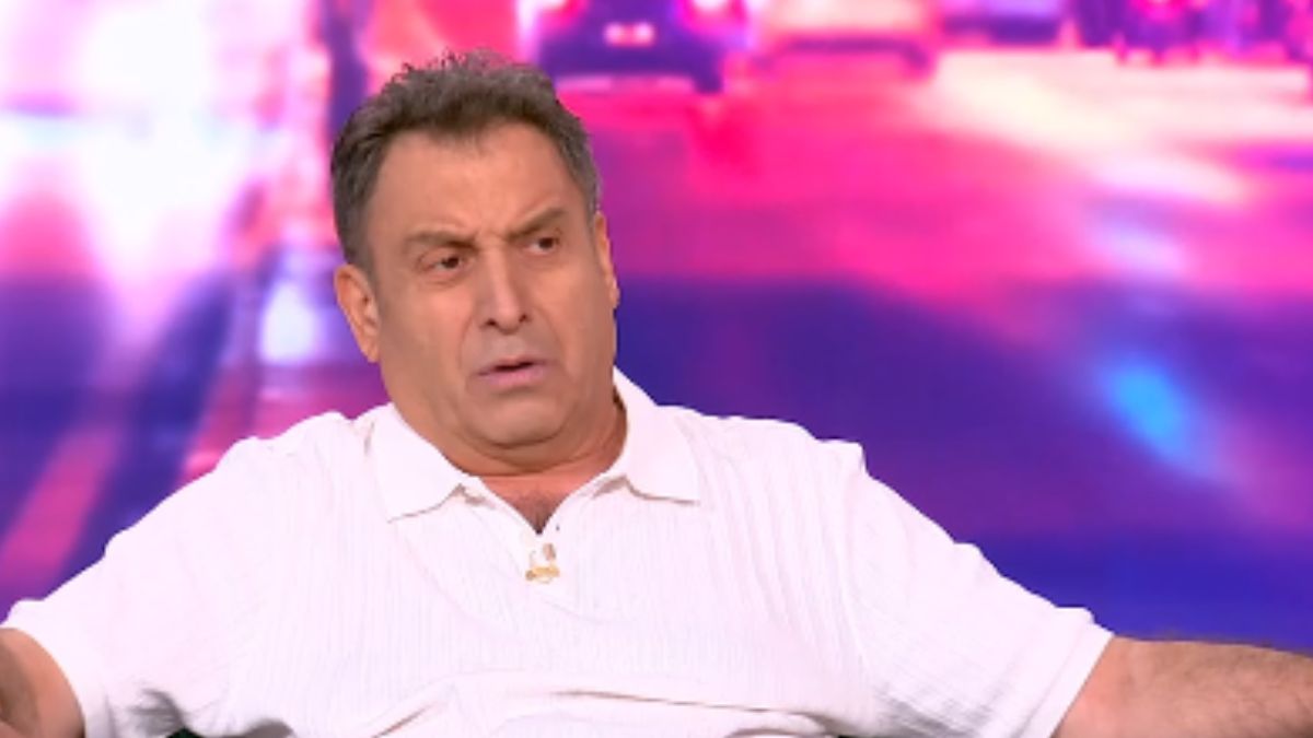 Πάνος Σταθακόπουλος: «Δεν μετάνιωσα που δεν έγινα παπάς. Χαίρομαι όταν μου δίνουν ρόλους παπά»