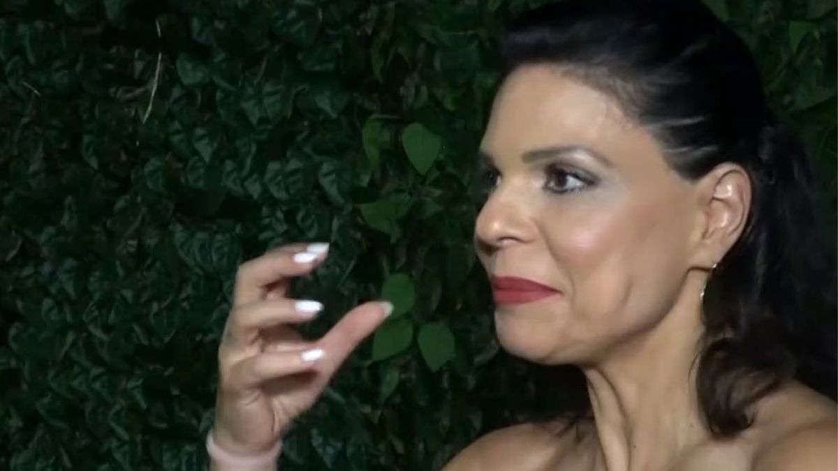 Μαρίνα Ασλάνογλου: «Πριν ανέβω στη σκηνή, μουτζουρώνω το αυτί μου από πίσω, για γούρι»