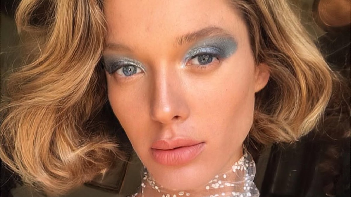 Metallic Eyes: Ο make up artist Προκόπης Μακρυλάκης αποκωδικοποιεί την πιο λαμπερή τάση στα μάτια
