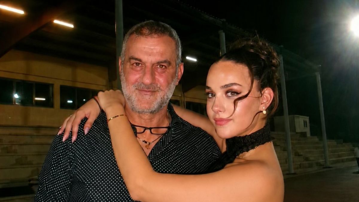 Βικτώρια Δέλλα: Τα λόγια αγάπης στον Τραϊανό Δέλλα και η αναφορά στη Γωγώ Μαστροκώστα – «Κάθε μου βήμα έχει μέσα του κι ένα κομμάτι από εσένα»