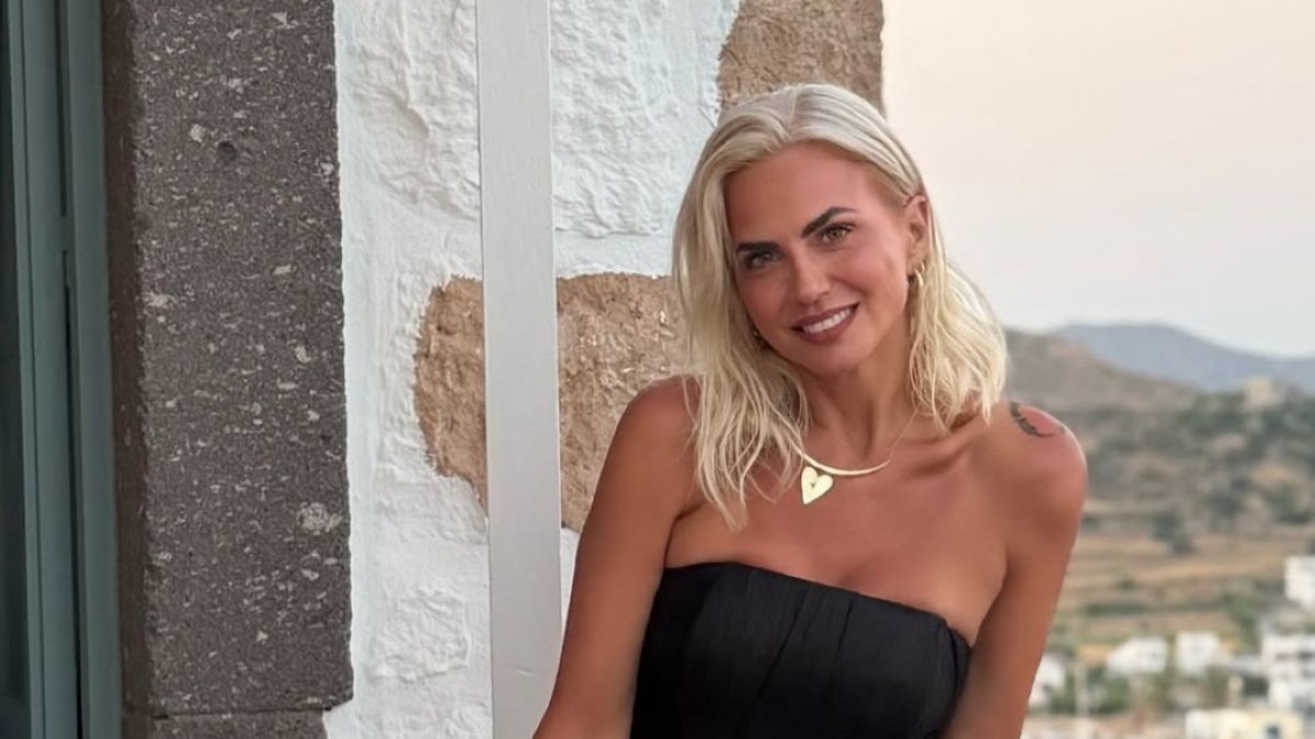 Χριστίνα Κοντοβά: Η θεατρική έξοδος με τις δύο αδελφές της, Μπέττυ και Δώρα, και η σπάνια κοινή φωτογραφία