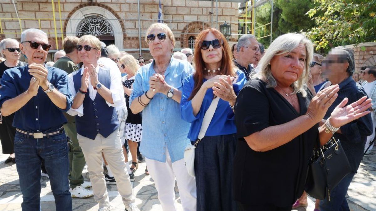 Μαίρη Λίντα: Με χειροκροτήματα το τελευταίο αντίο στη σπουδαία ερμηνεύτρια