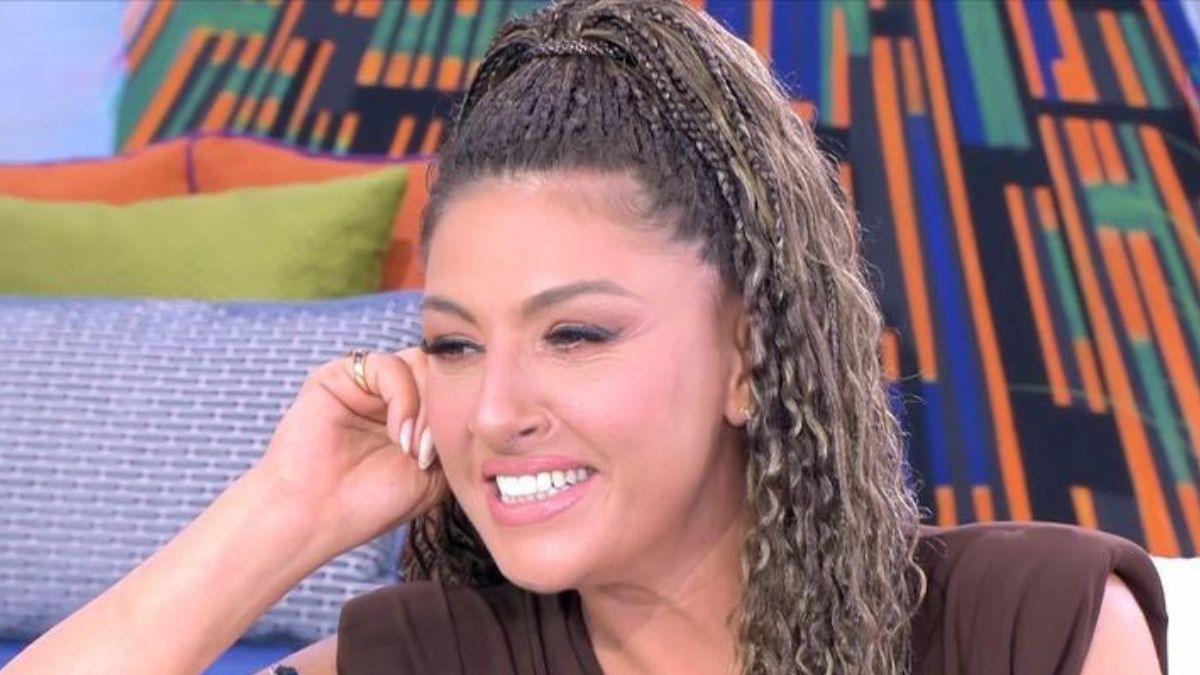 Έλενα Παπαρίζου: «Έχει χάρη που κρατούσα τον πατέρα μου» – Η αποκάλυψη για τα σεξιστικά σχόλια μετά τη Eurovision