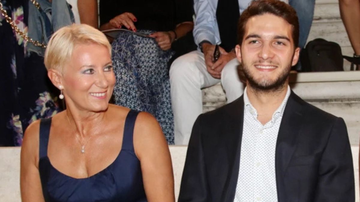 Νατάσα Παζαΐτη: Καλοκαιρινή ανάσα στη Μύκονο με τον γιο της Αλέξανδρο – Η εμφάνισή της στα Ματογιάννα