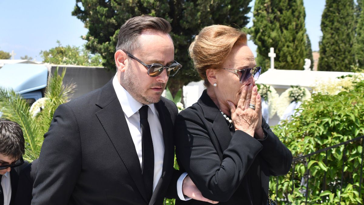 Το τελευταίο «αντίο» στον Βασίλη Λεβέντη – Συγκίνηση στην κηδεία του