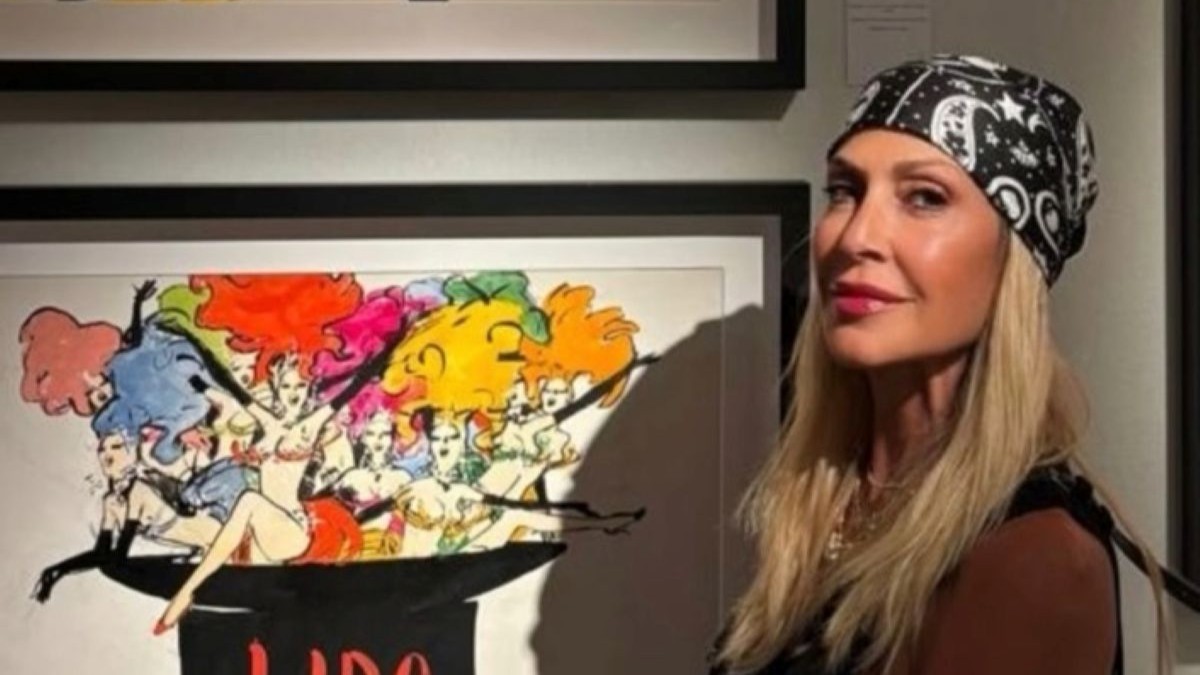 Άννα Βίσση: Η επίσκεψη σε γκαλερί στο Παρίσι και το κομψό στιγμιότυπο