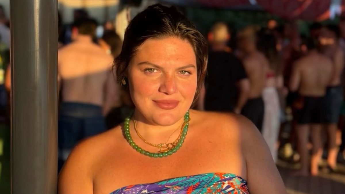 Δανάη Μπάρκα: Το πολύχρωμο καλοκαιρινό look που ξεχώρισε
