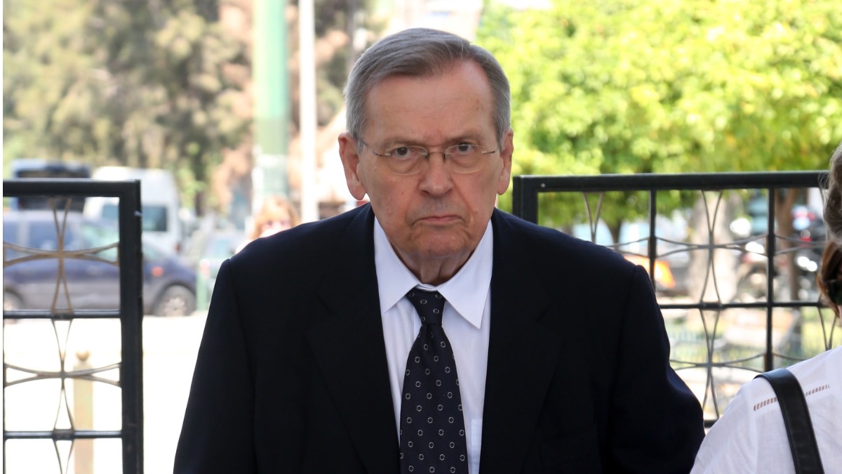 Έφυγε από τη ζωή ο πρώην υπουργός Στέφανος Μάνος σε ηλικία 87 ετών