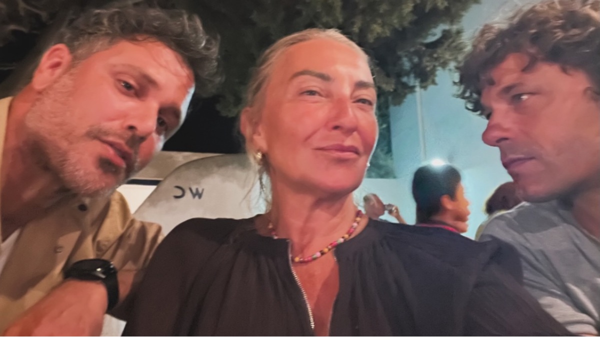 Ρούλα Ρέβη: Η καλοκαιρινή έξοδος σε πανηγύρι με τον Αποστόλη Τότσικα και τον Μιχάλη Λεβεντογιάννη